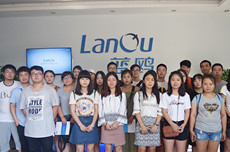 答辯在藍(lán)鷗，大二學(xué)子揮灑精彩