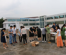 此生不悔入藍(lán)鷗，來世仍在種花家